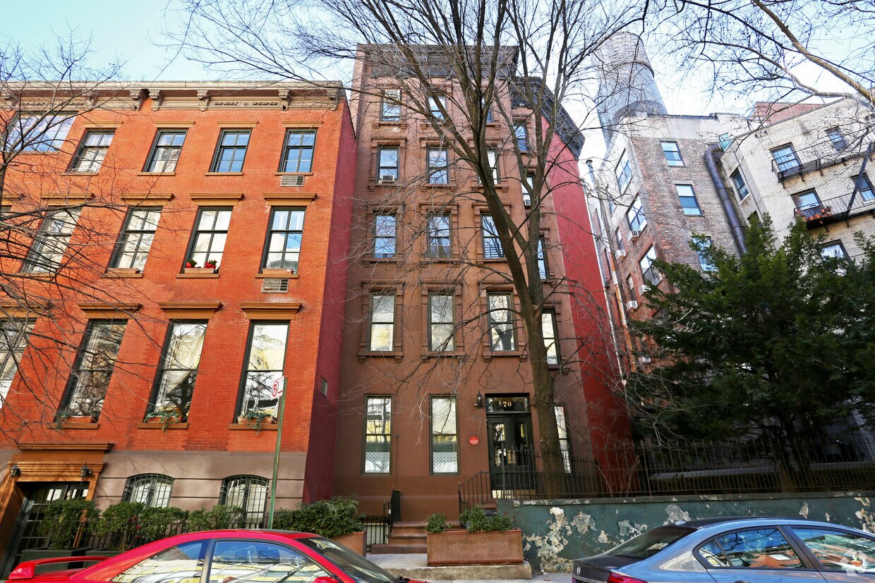 Foto del edificio - 70 W 11TH St