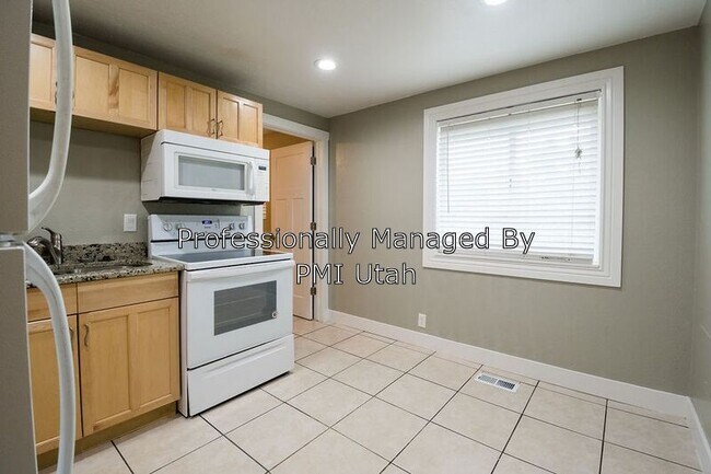 Building Photo - 724 E 700 S