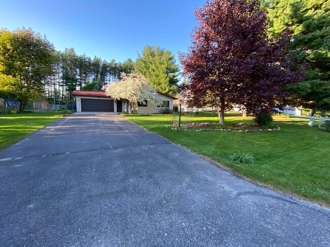 Building Photo - 10591 E Pico Dr