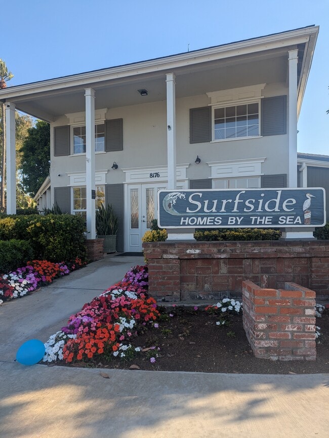 Front club house - 8195 Eastport Dr