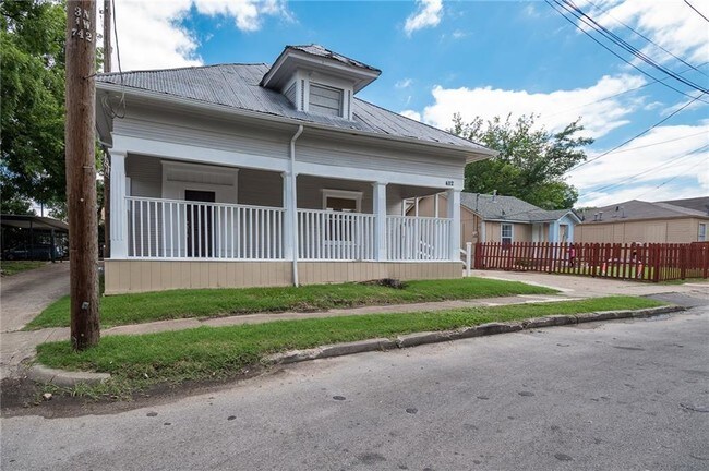Building Photo - 2801 Throckmorton St