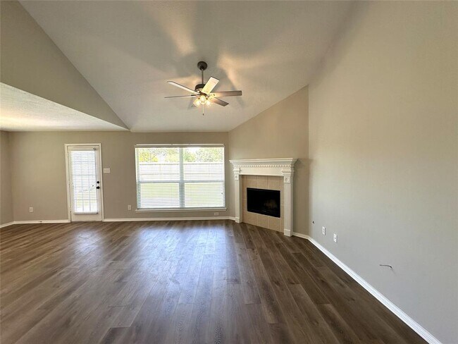 Building Photo - 3031 Valley Ct