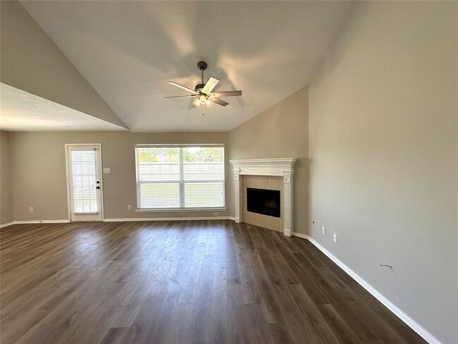 Foto del edificio - 3031 Valley Ct