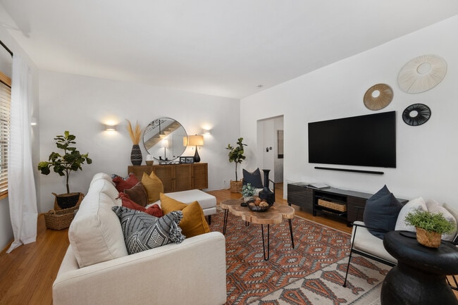Foto del edificio - 464 N Harper Ave