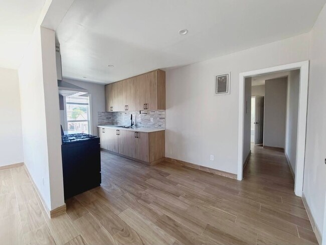 Foto del edificio - 9949 Pinewood Ave