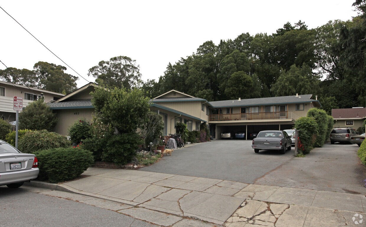 Primary Photo - 402 Dakota Ave