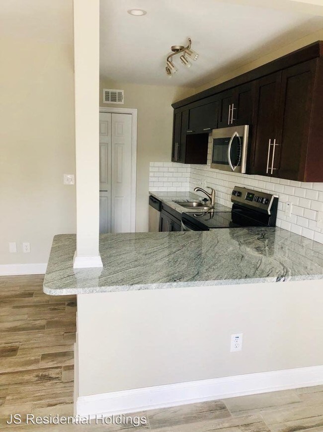 Building Photo - 2 br, 1 bath Apartment - 115 S Lois Ave # 202