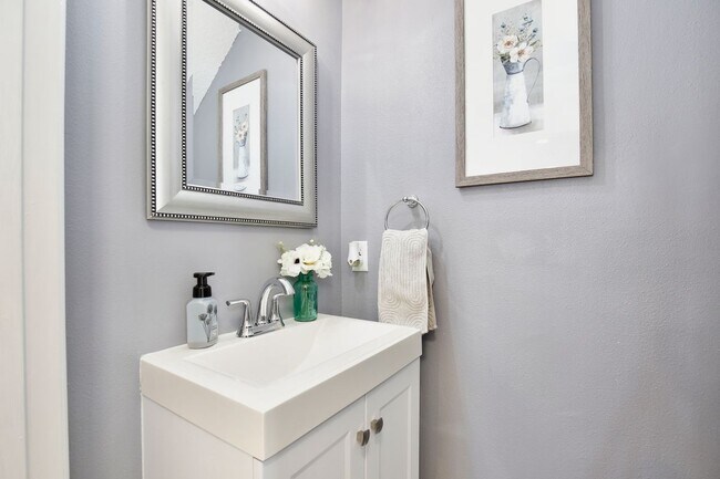Foto del edificio - 2115 Heathwood Cir