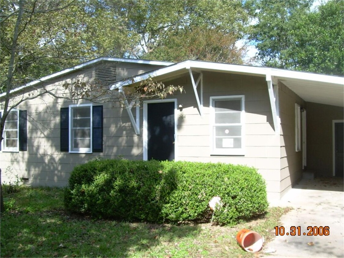 Primary Photo - Home located off Radium Springs Rd