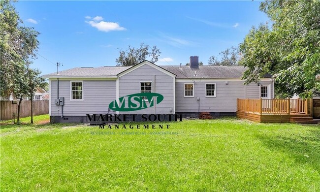 Building Photo - NEWLY RENOVATED BUNGALOW IN MIDTOWN!