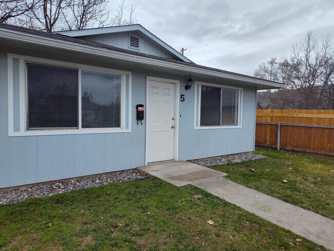 Building Photo - 2 Bed/1 Bath Apartment in Clarkston, WA