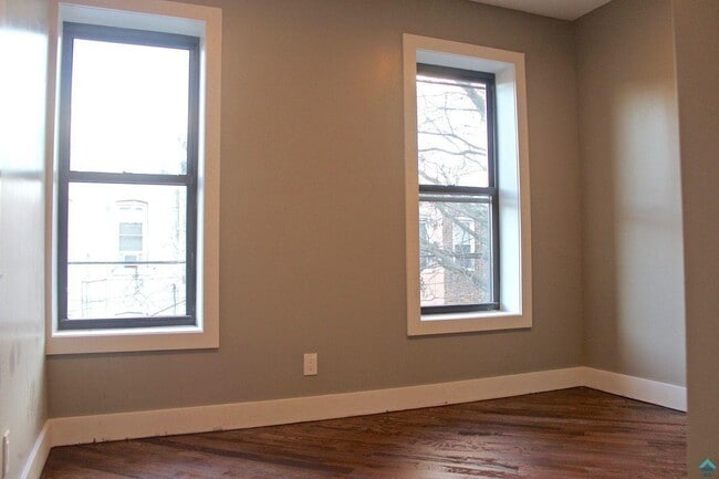 Building Photo - 2058 Union St