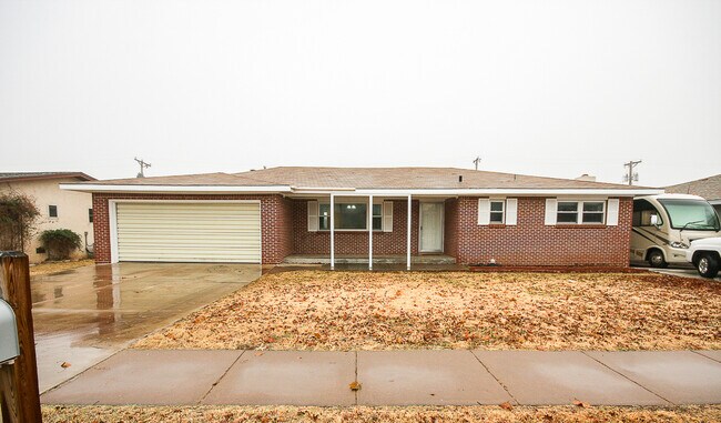 Building Photo - 317 Murray Dr