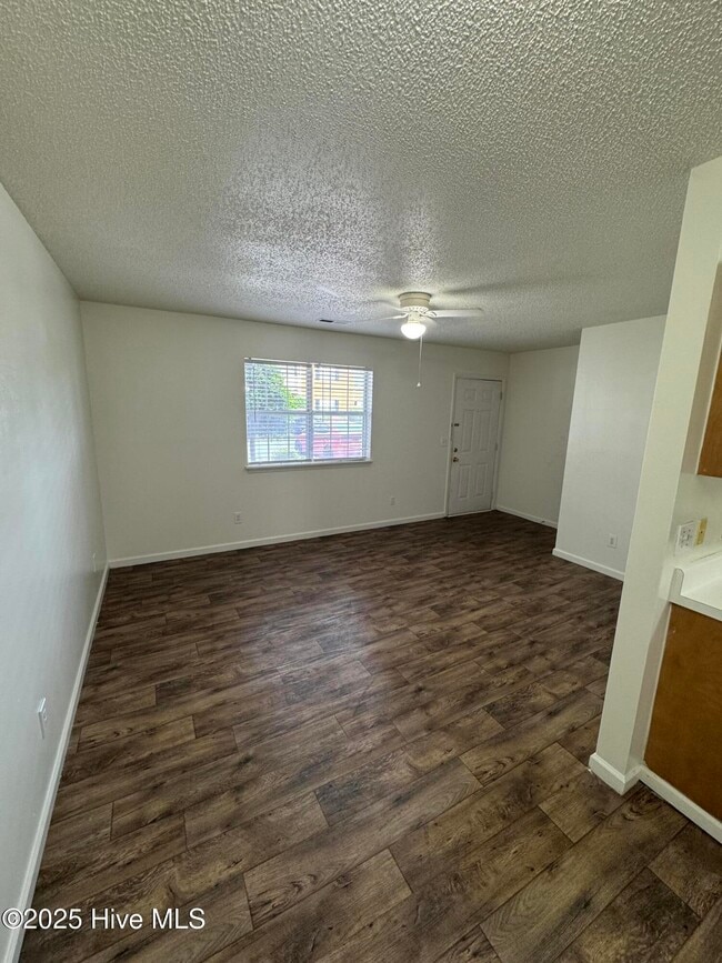 Building Photo - 4004 Whitebridge Dr