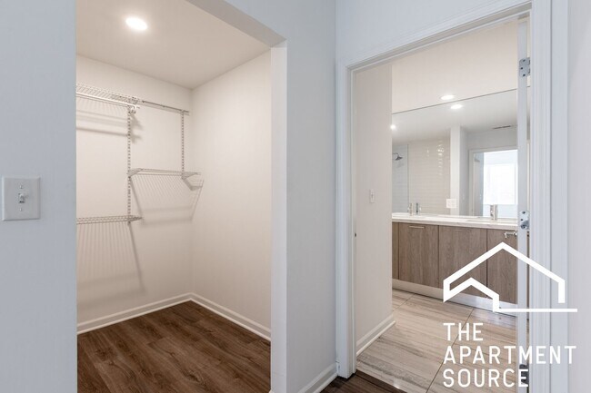 Foto del edificio - South Loop 3 bed 2 bath -- Updated Kitchen, HUGE Floorplan