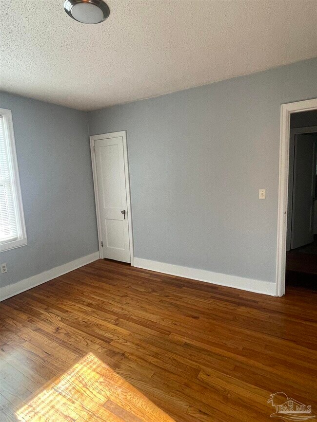 Building Photo - 1409 Poppy Ave
