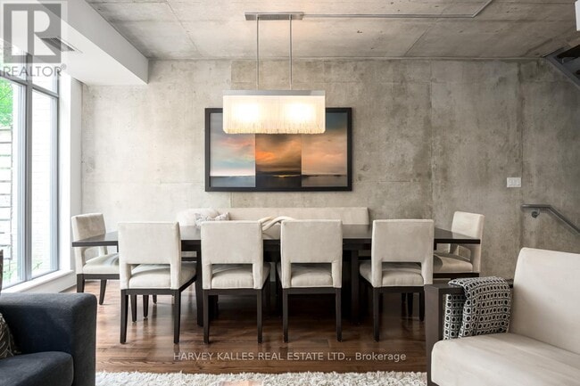 Building Photo - 301 Mutual St