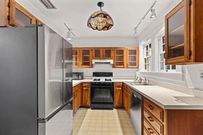 Building Photo - Historic Remodeled Home