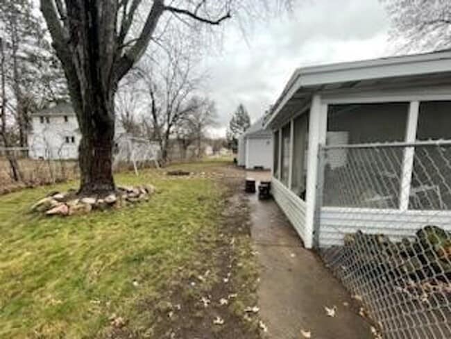 Building Photo - 3232 Midway St