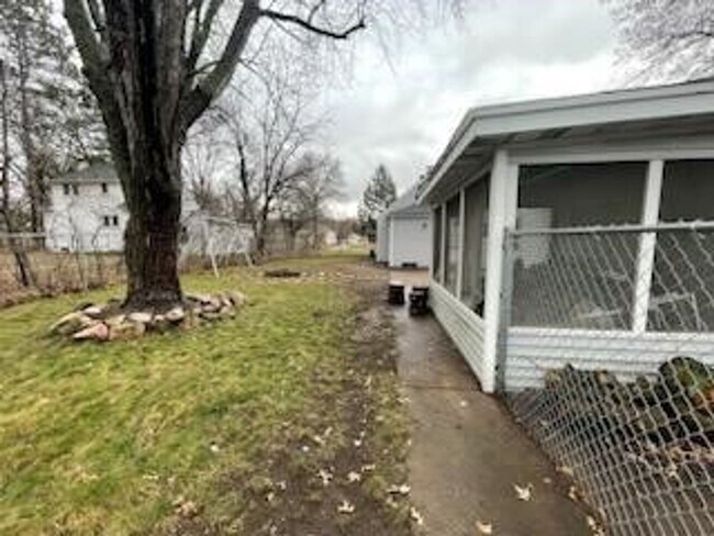 Foto del edificio - 3232 Midway St