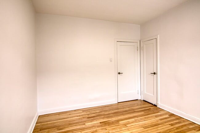 Building Photo - 4715 Chem. Queen Mary