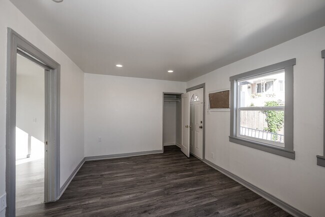 Foto del edificio - 5248 Almont St
