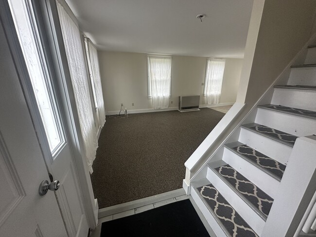 Foto del edificio - 799 River Rd