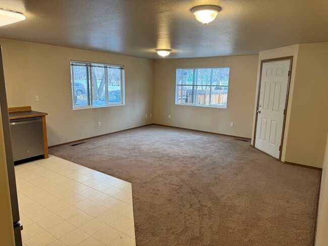 Building Photo - 1031 NW Portland Ave