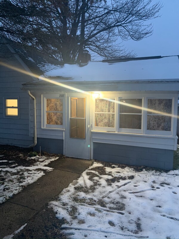 206 Arnold St, Clare, MI 48617 House Rental in Clare, MI