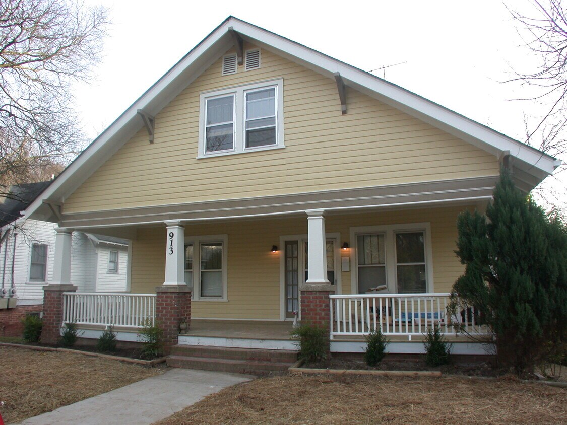 Foto del edificio - 913 Burch Ave