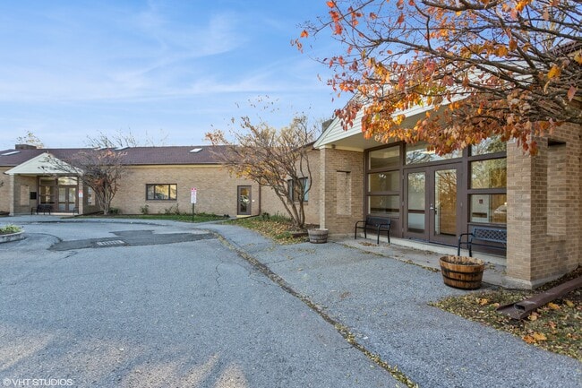 Foto del edificio - Augustana Homes Glenbrook