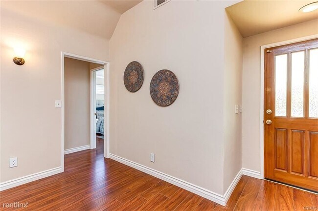 Building Photo - 4 br, 3 bath Duplex - 8621 La Homa St