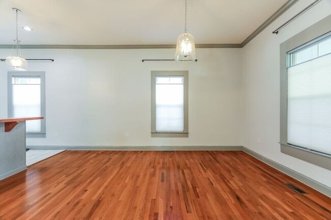 Building Photo - 4333 2nd Ave S