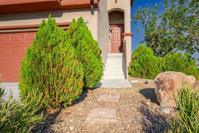 Building Photo - "Spacious 4-Bed Oasis with Outdoor Kitchen & Hardwood Elegance in North Las Vegas!"