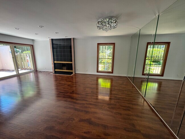 Foto del edificio - 4153 W Sarah St