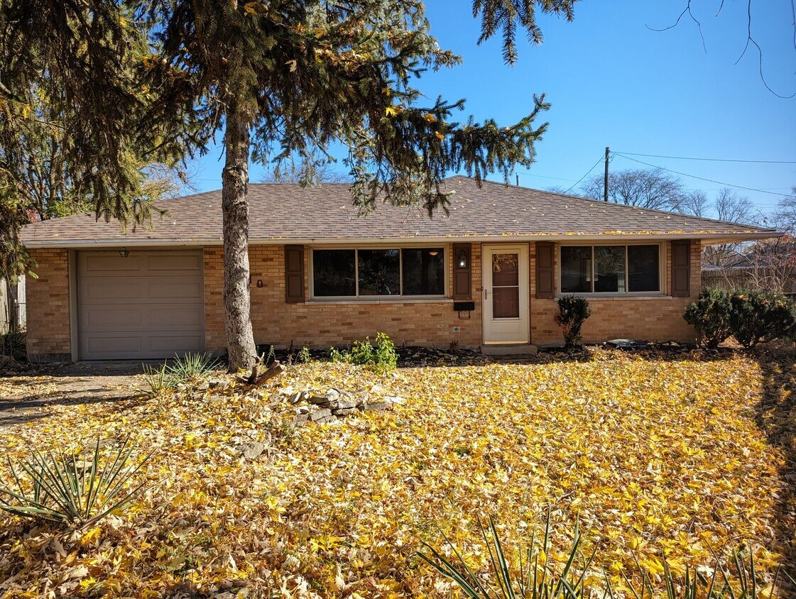 Foto principal - Available for lease! Conveniently located ...