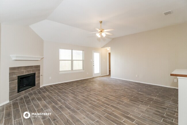 Foto del edificio - 12004 Gold Creek Dr E