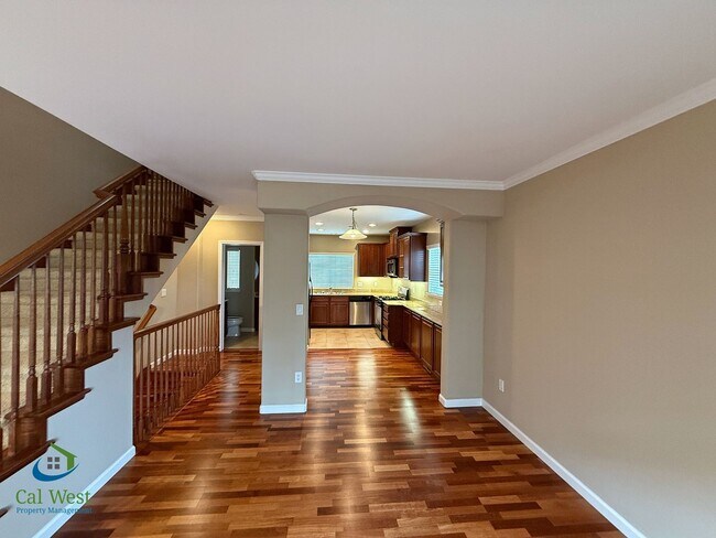Foto del edificio - $3195 - Tri-level Town modern townhome in ...