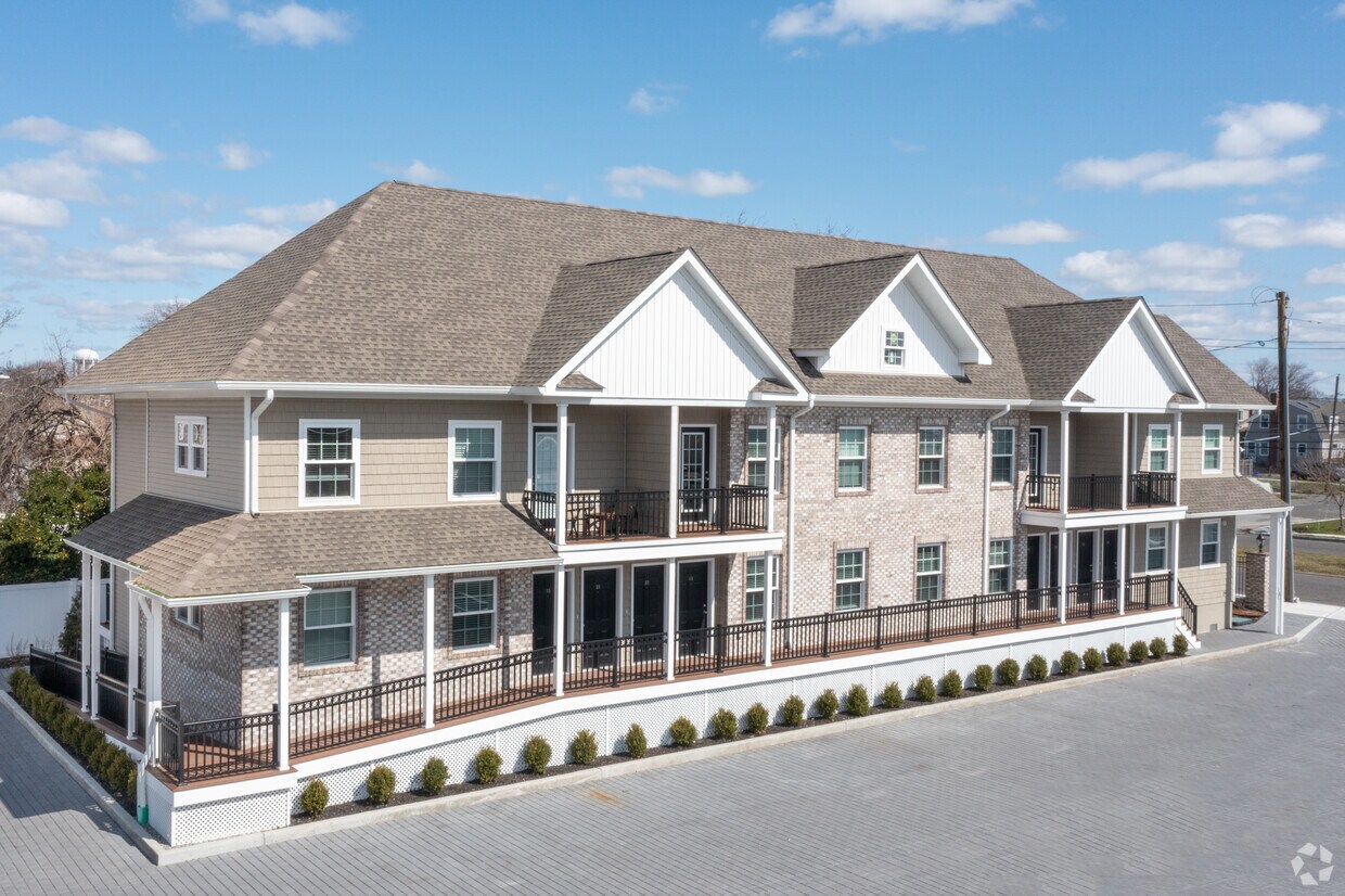 Pinello Estates Apartments 1163 Montauk Hwy Copiague, NY