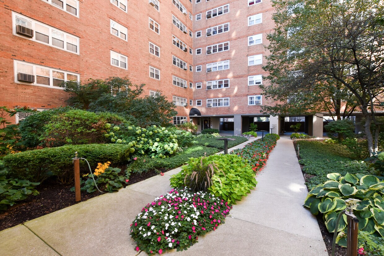 Primary Photo - 4970 N Marine Dr