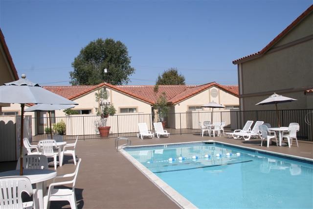 Billar-salón zona - Bel Air Manor Apartments