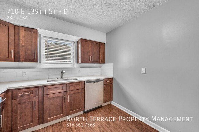 Foto del edificio - Updated 2BR in South KCMO