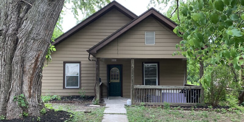 Primary Photo - 1305 6th Ave