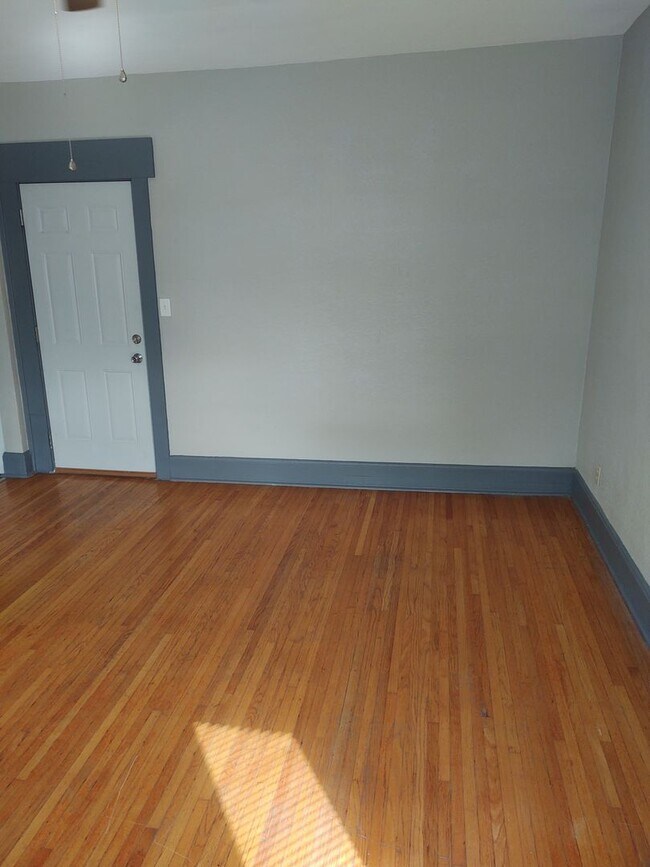 Foto del edificio - 611 N Perry St