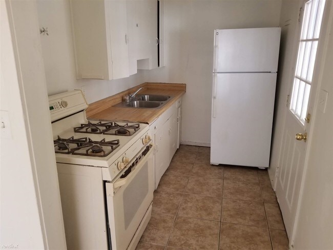 Foto del edificio - 3315 E Cambridge Ave