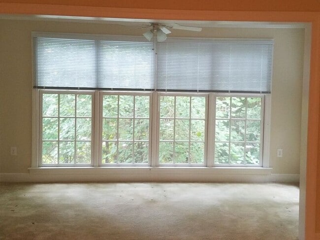 Building Photo - 221 Woodmere Dr