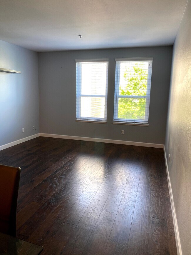 Building Photo - 411 Park Ave