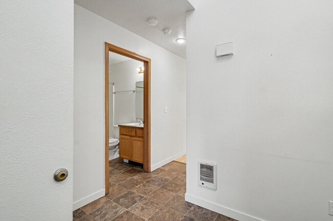 Building Photo - 5260-5262 Springcrest Drive