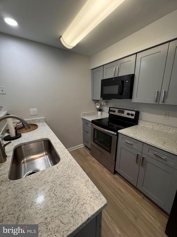 Foto del edificio - 8611 Beekman Pl