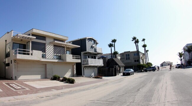 Building Photo - 112 La Brea St